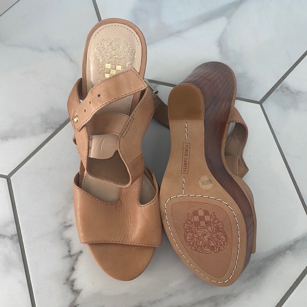 Vince Camuto Wedge size 6.5- never worn